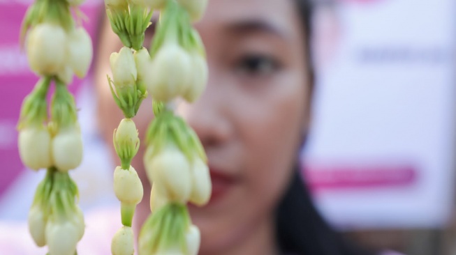 Rangsang Pembangunan Pendapatan Kondisi Keuangan Warga Lewat Beauty Course Meronce Melati