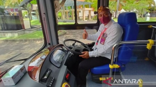 Kejar Emisi Bersih 2045, Tahun Depan Pegawai Pemprov Bali Mesti Gunakan Kendaraan Berikut Ini adalah adalah